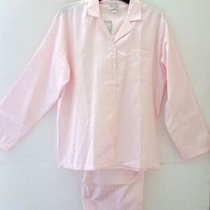 CHARACTER PINK SATIN LONG SLEEVE PAJAMA TOP & LONG PANTS SIZE MEDIUM NWT